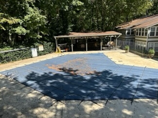 Building Photo - Renovated Condo Available in Sandy Springs!