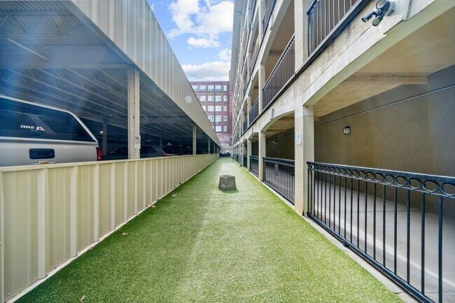 Building Photo - 800 Peachtree St NE