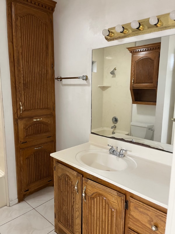 Building Photo - 1709 Bobcat Ln