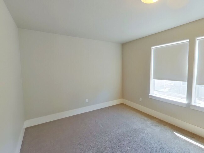 Building Photo - 325 NW 21st St