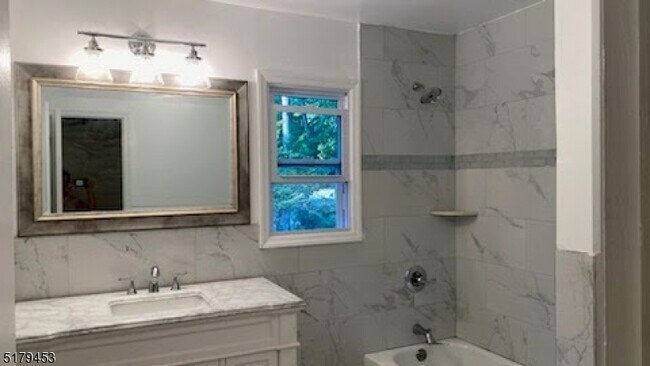 Building Photo - 4 Fern Ct