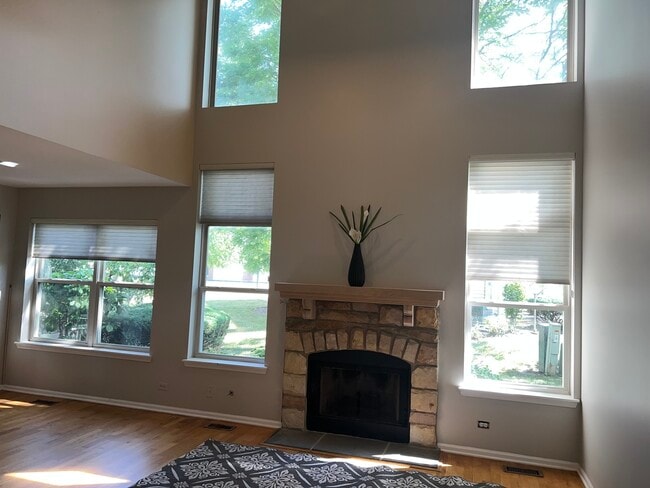 Building Photo - 1560 E Chivalry Ct