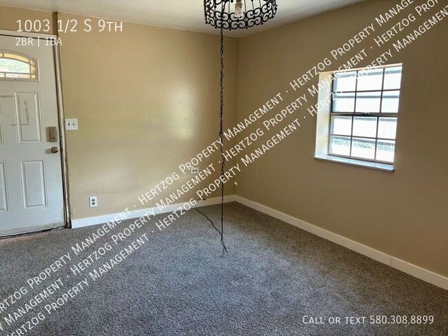 Building Photo - 1003 1/2 S 9th-