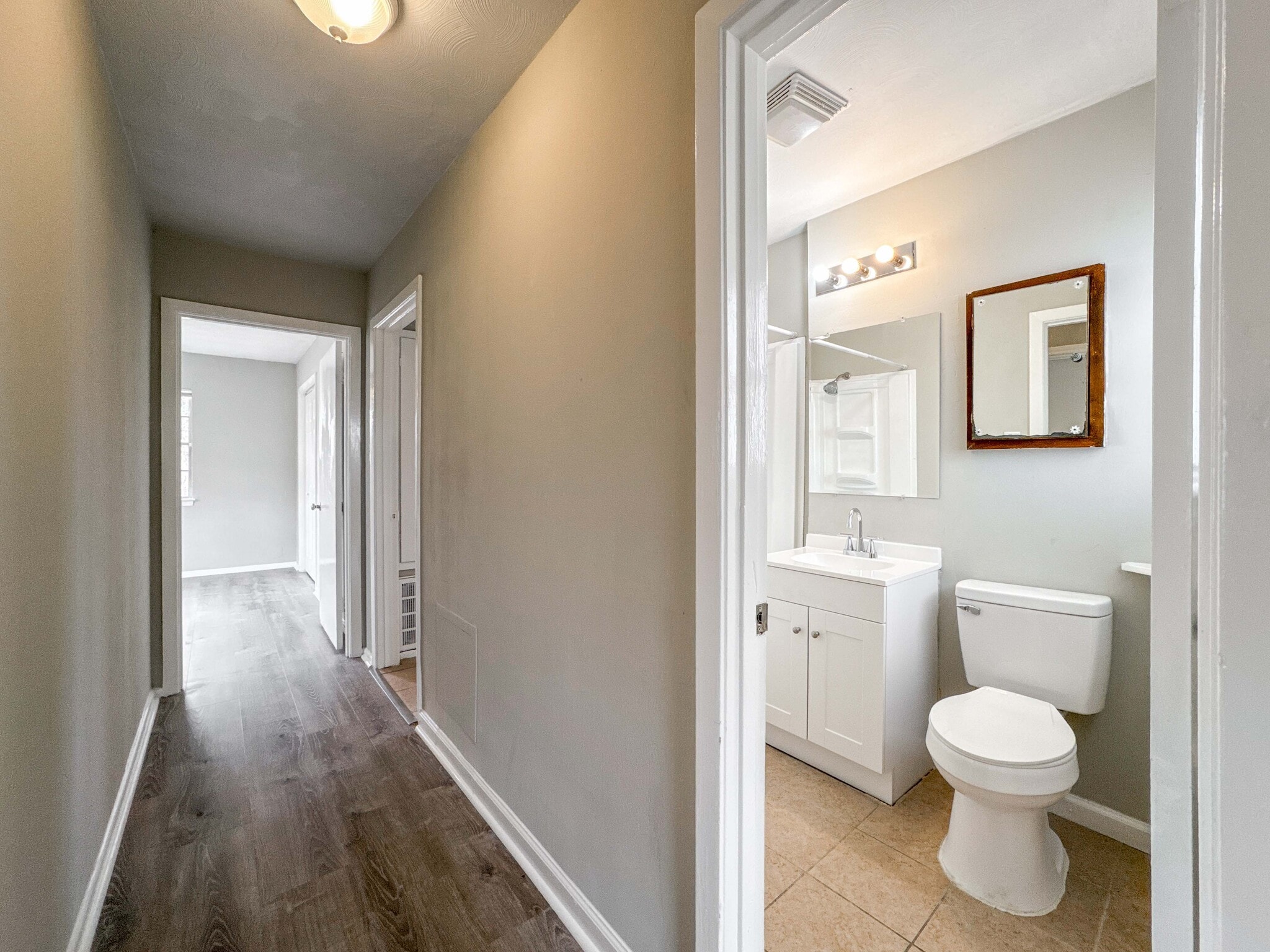 Building Photo - 1122 N Natchez Dr