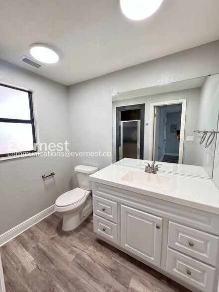 Building Photo - 10115 N Ashley St