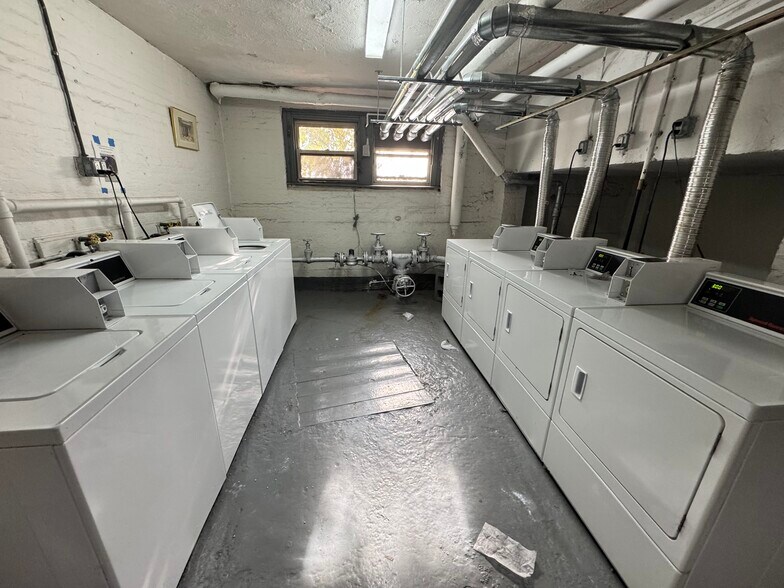 Building Photo - 154 Summer St