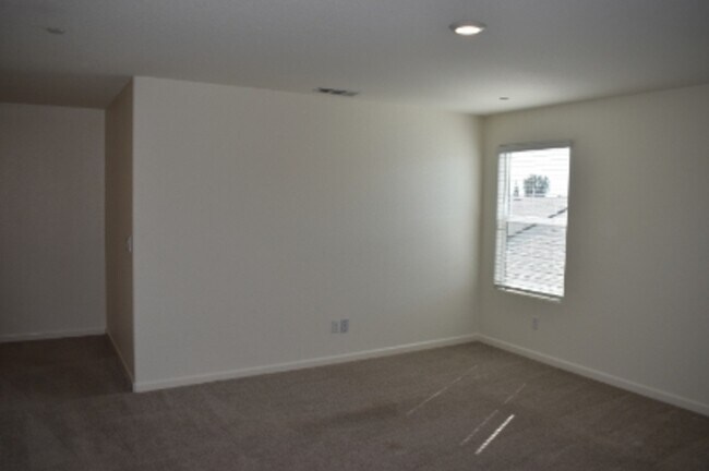 Building Photo - 624 Suzanne Dr