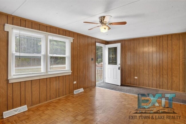 Building Photo - 3 Bedroom, 1 Bath Home Available