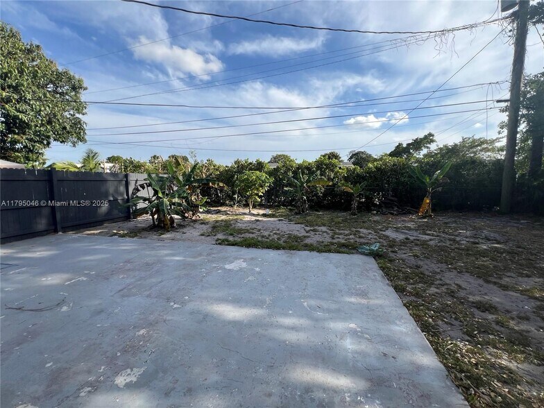 Building Photo - 770 NW 179th St
