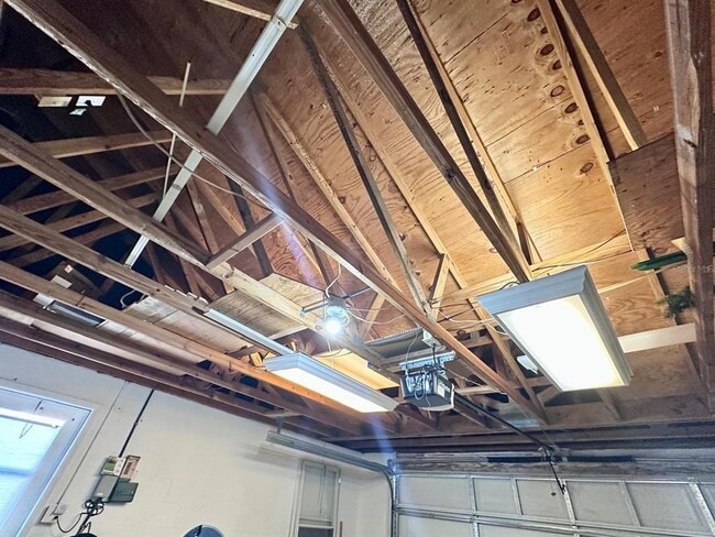 Building Photo - 12215 Meadowbrook Ln