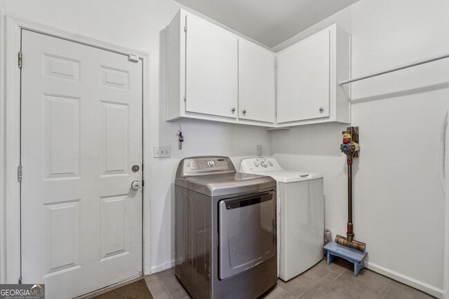 Building Photo - 3354 Collier Point NE