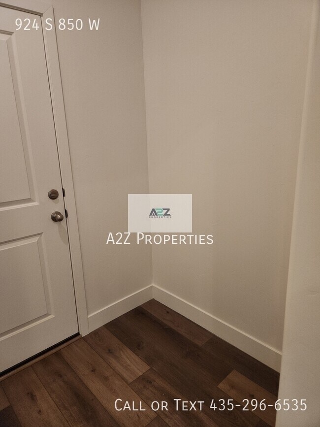Building Photo - 924 S 850 W
