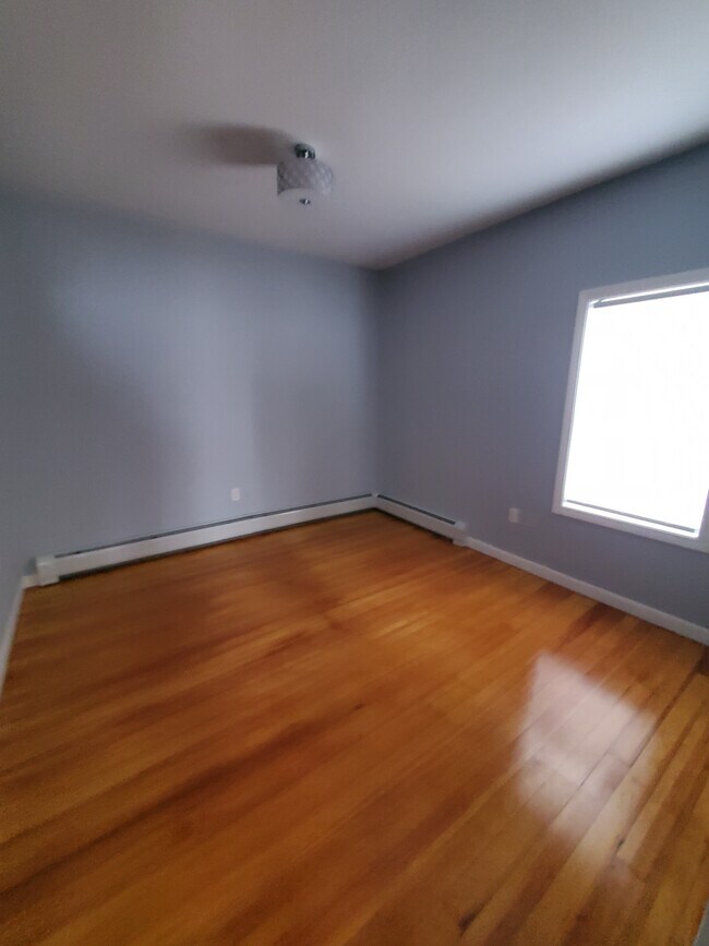 Building Photo - 38 Tuttle St