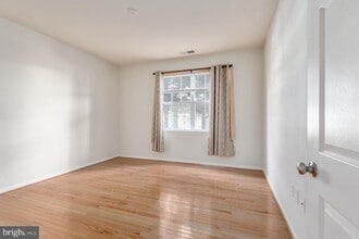 Building Photo - 12956 Centre Park Cir