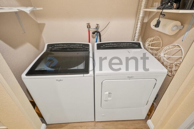 Building Photo - 10215 Variel Ave