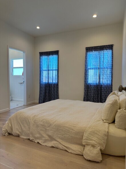 Building Photo - 5232 W 20th St