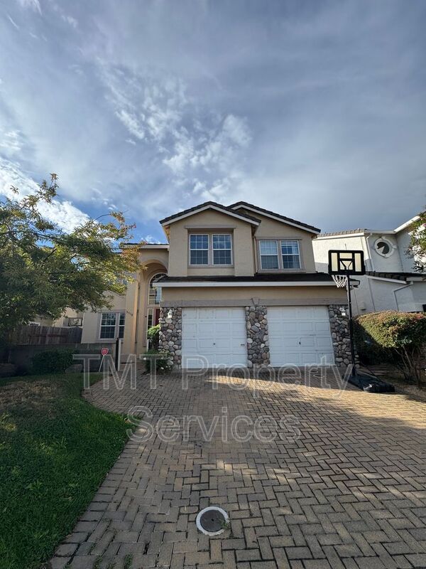 Building Photo - 9510 Stone Springs Dr