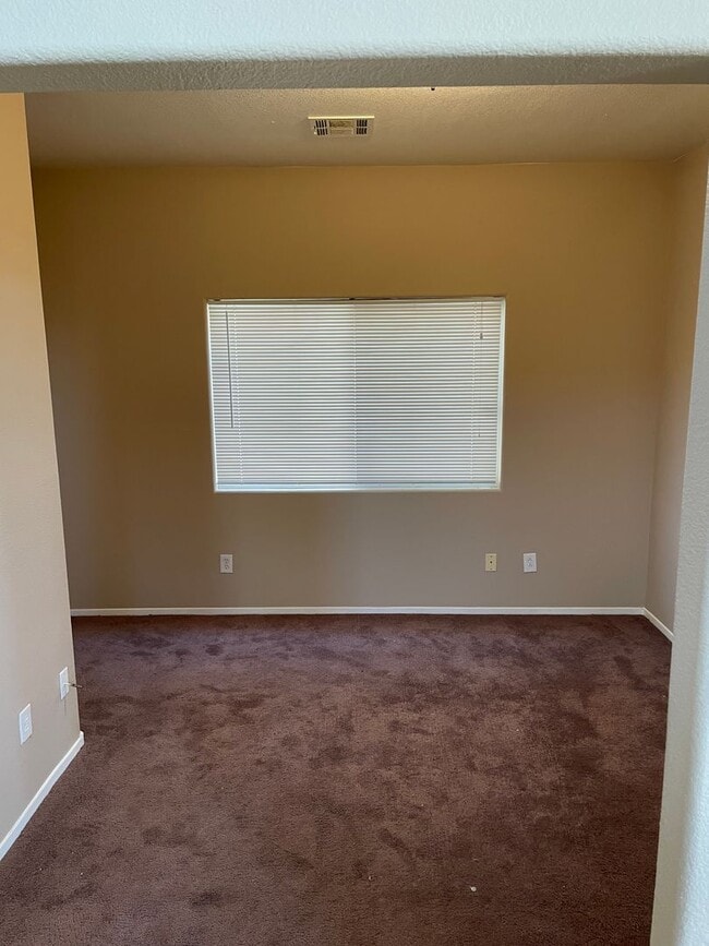 Building Photo - 3753 Hollycroft Dr