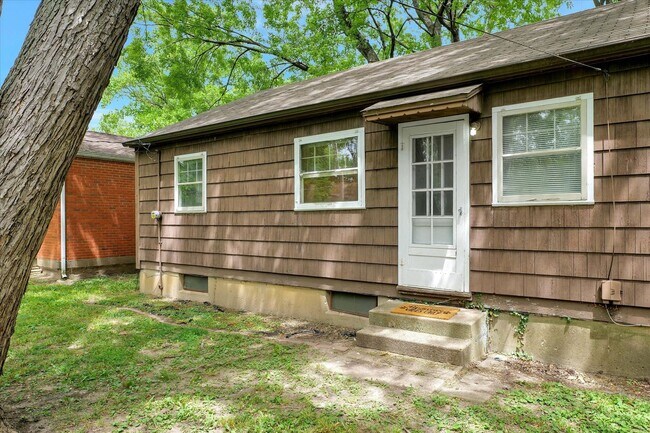 Building Photo - 303 Hessel Blvd