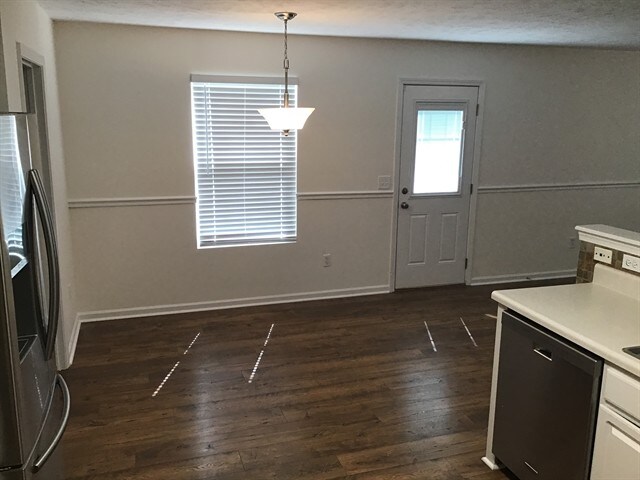 Building Photo - 2840 Meadow Gln