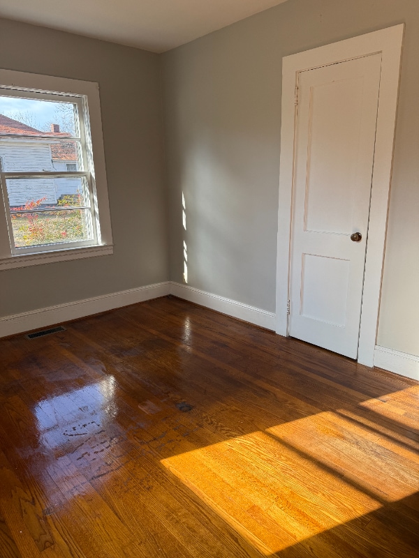 Building Photo - 435 E Meadow Rd