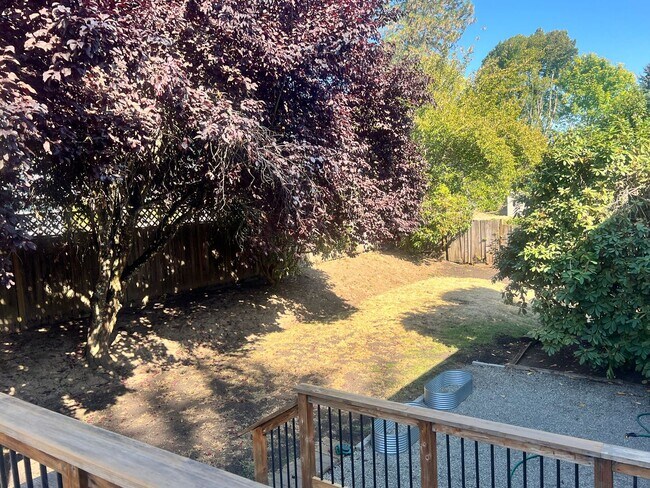 Building Photo - Mini Mansion in Salmon creek in mature nei...