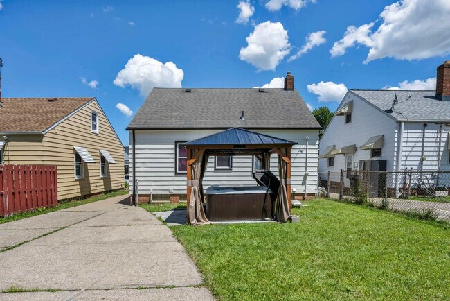 Building Photo - 5252 W 45th St