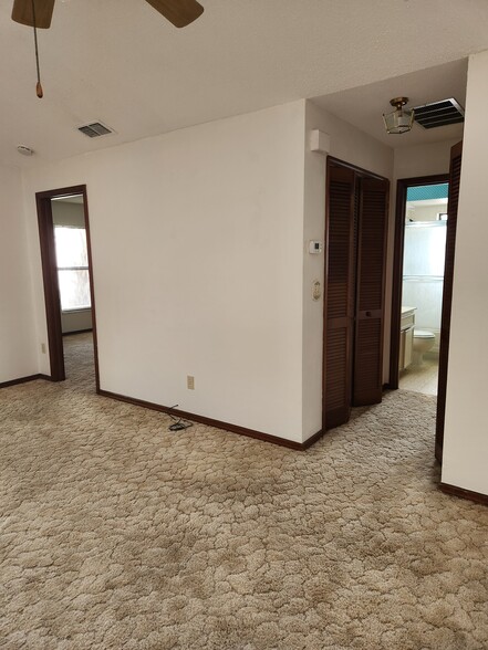 Building Photo - 415 Shangri La Cir