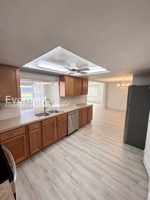 Building Photo - 7810 Cayuga Dr