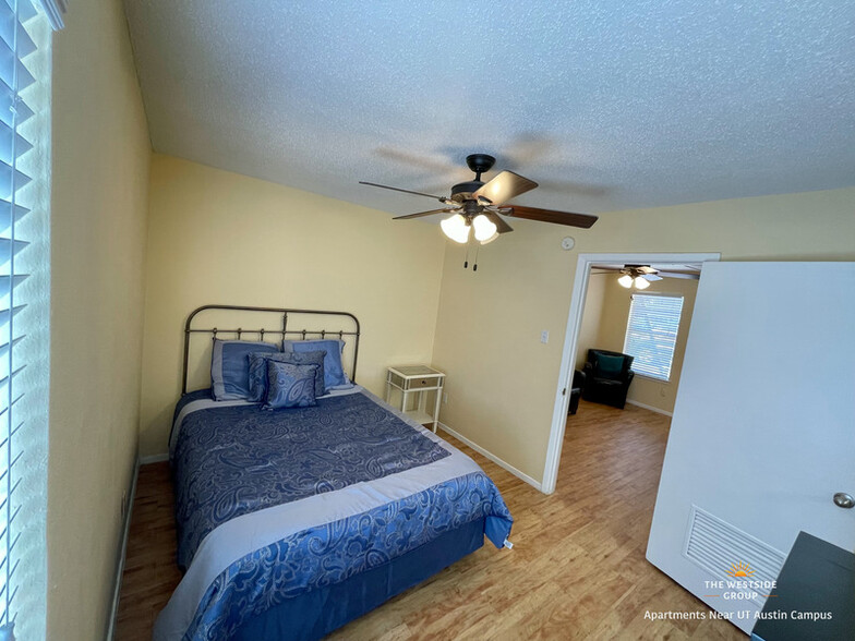 Bedroom - Hyde Park Court Apartments