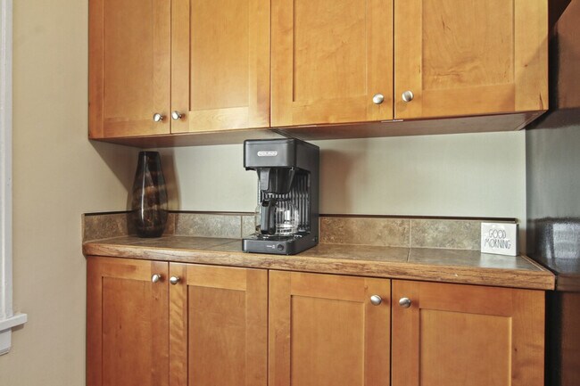 Building Photo - 1335 N Jackson St