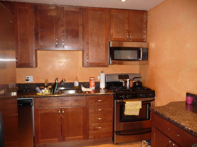 Building Photo - 5000 Carriageway Dr