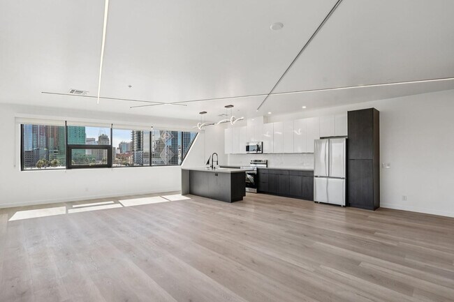 Building Photo - 1030 N 1st St