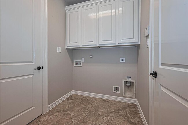 Building Photo - 4210 Wentworth Dr