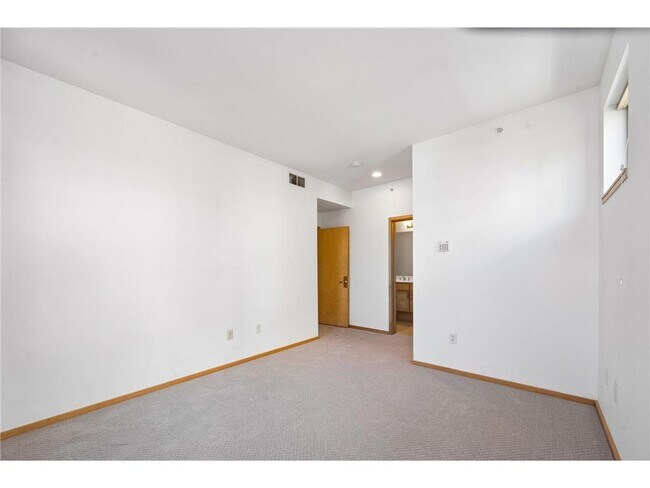 Building Photo - 2818 Aldrich Ave S
