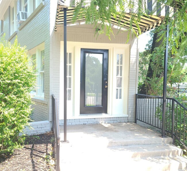 Primary Photo - 4414 Woodside St