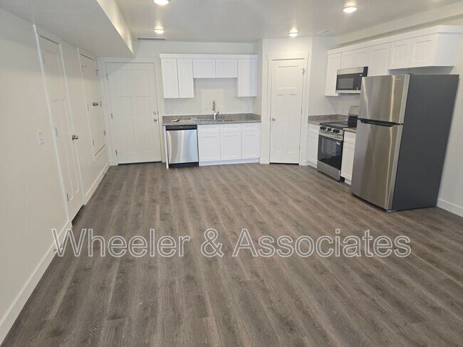 Building Photo - 456 W 1080 S