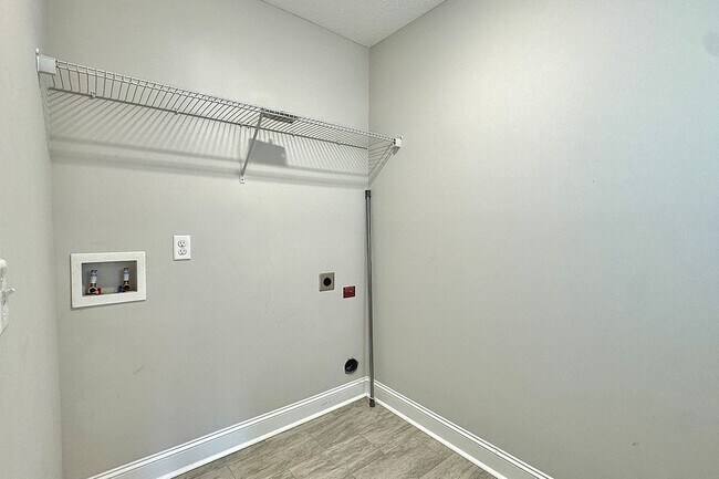 Building Photo - AVAILABLE NOW! (Small Pets Only)