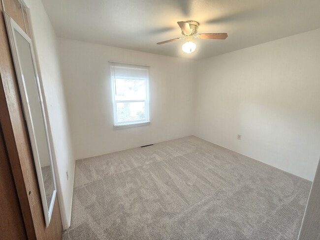 Building Photo - 3820 Meadow Ln