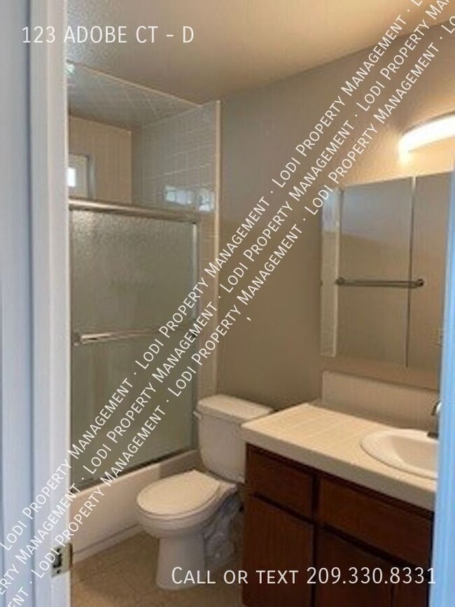 Building Photo - 123 Adobe Ct