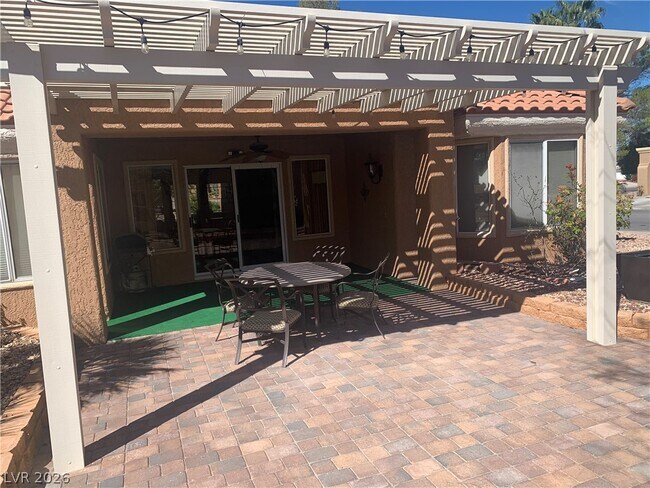 Building Photo - 2924 Crown Ridge Dr