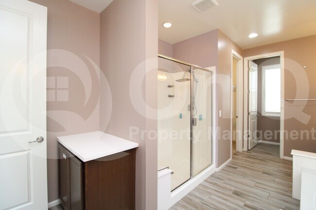 Building Photo - 3080 S Jasmine Dr