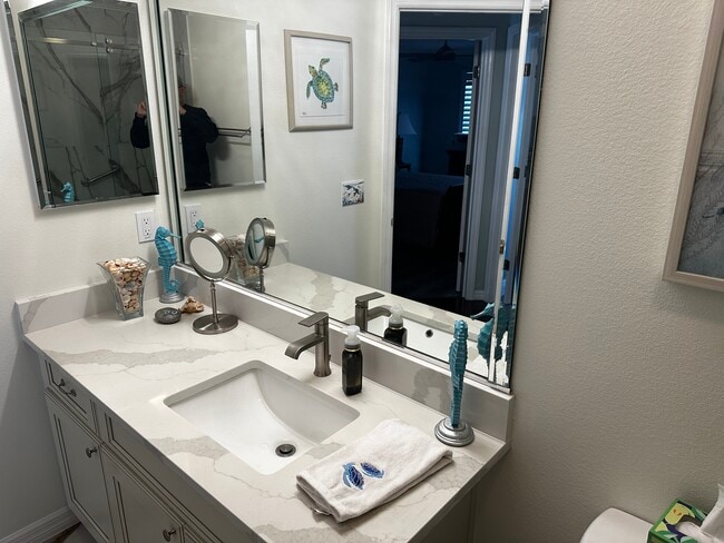 Building Photo - 2000 Ardmore Way