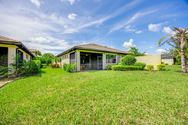 Building Photo - 7638 Jacaranda Ln