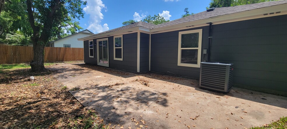 Back patio - perfect for grilling and entertainment - 903 Brockman St