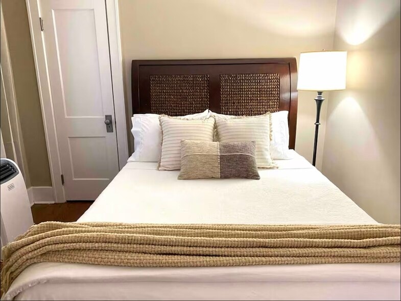 Building Photo - 2428 Casmere St