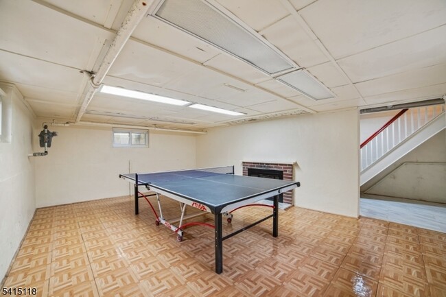 Building Photo - 10 Great Hills Terrace