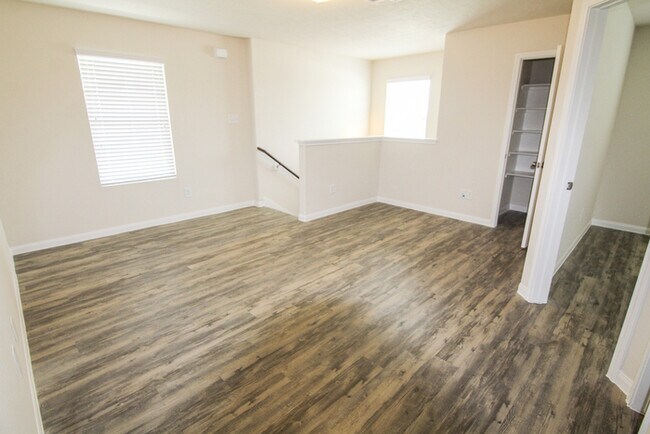 Building Photo - Evergreen Villas - 13142 City Green Trail,...