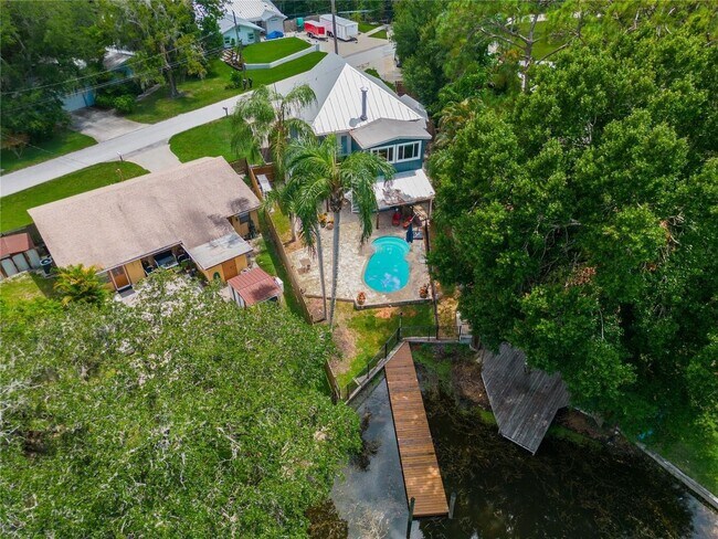 Building Photo - Lake Home