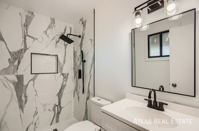 Building Photo - 3115 S Kachina Dr